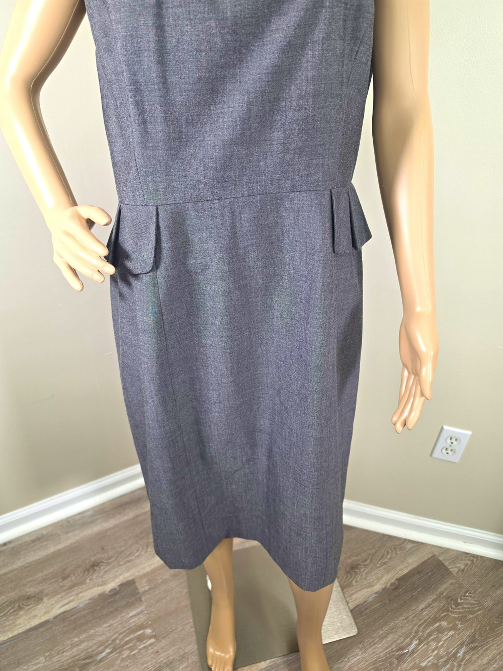 Tahari Arthur S. Levine Gray Sheath Dress Pleated Scoop Neck Cap Sleeve size 12